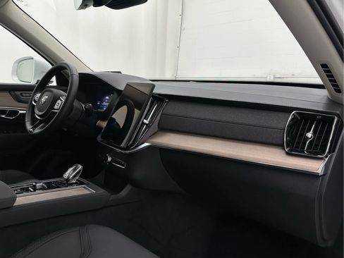 Used 2025 Volvo XC90 B6 Plus w/ Protection Package Premier image 18