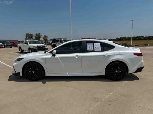 Used 2025 Toyota Camry SE w/ Convenience Package FWD image 6