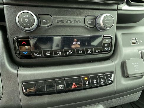 Used 2025 RAM ProMaster 3500 w/ Quick Order Package 22H SLT+ FWD image 12