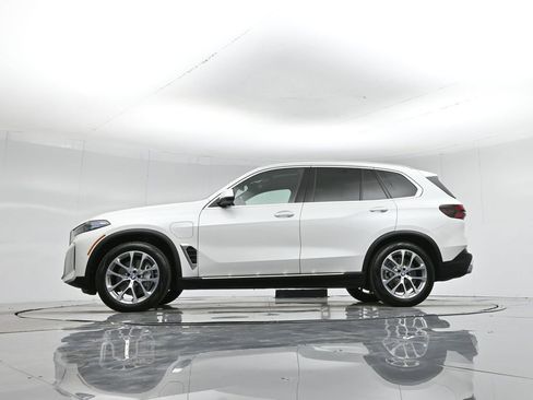 Used 2025 BMW X5 xDrive50e image 7
