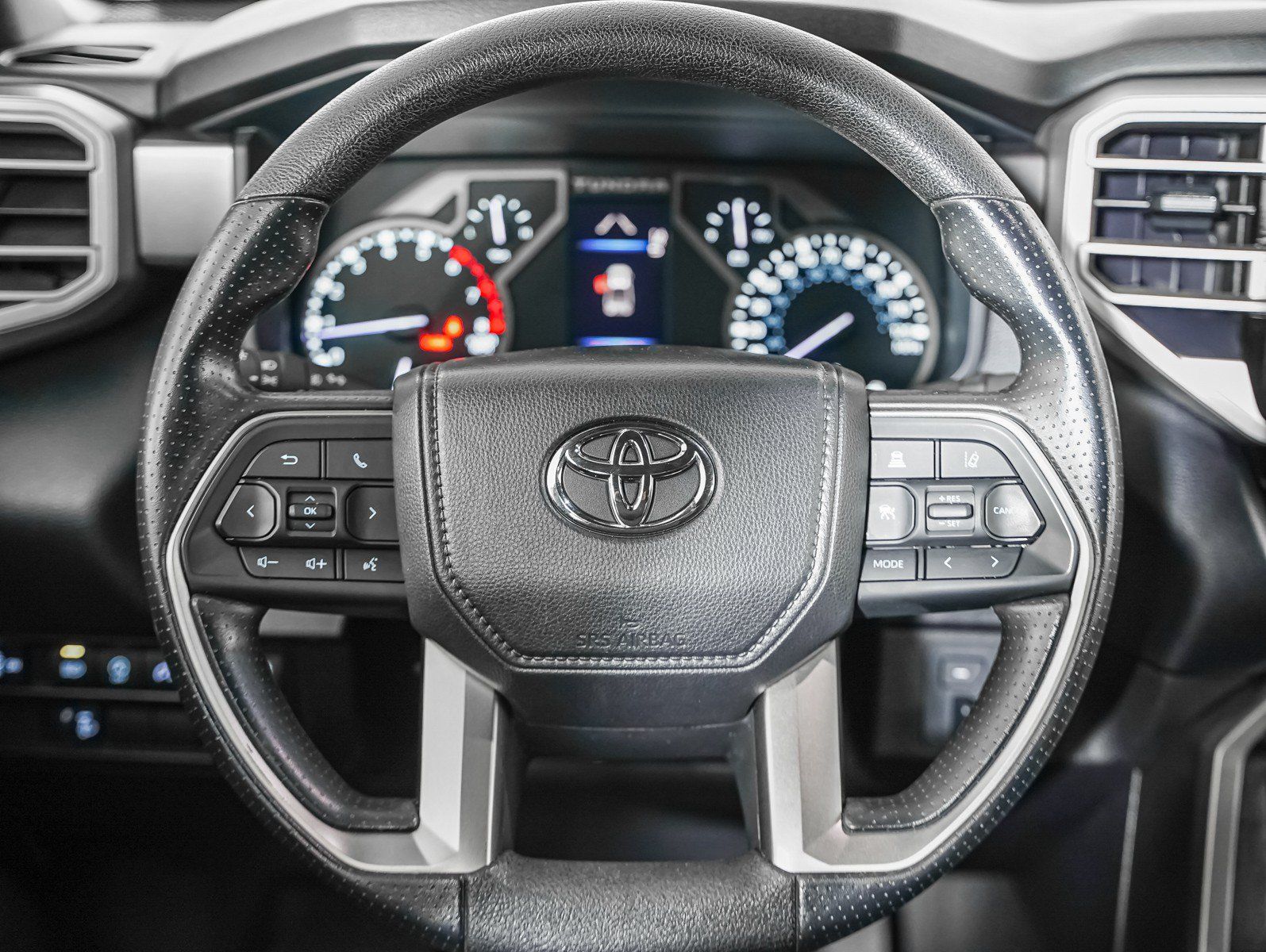 Used 2025 Toyota Tundra SR5 w/ SR5 Convenience Package AWD/4WD image 12