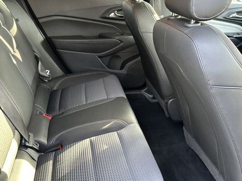 Certified 2025 Chevrolet Trax LT image 17