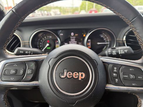 Used 2023 Jeep Wrangler Unlimited Sahara AWD/4WD image 13