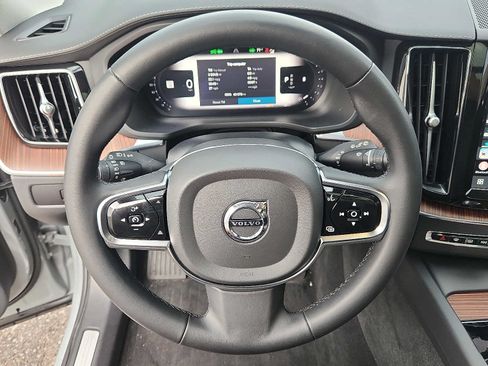 Used 2024 Volvo XC60 B5 Ultimate w/ Protection Package Premier AWD/4WD image 18