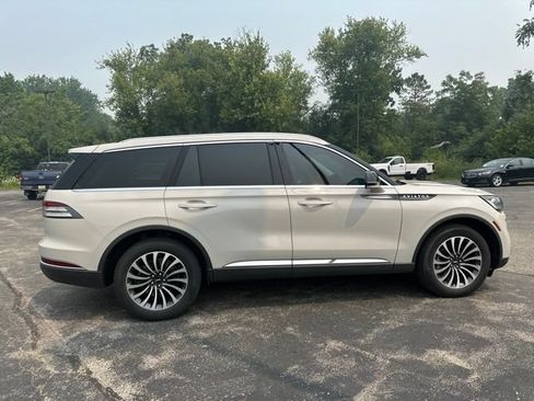 Used 2023 Lincoln Aviator AWD w/ Premium Package image 9
