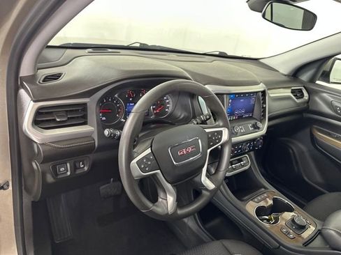 Used 2023 GMC Acadia SLE w/ Driver Convenience Package image 13