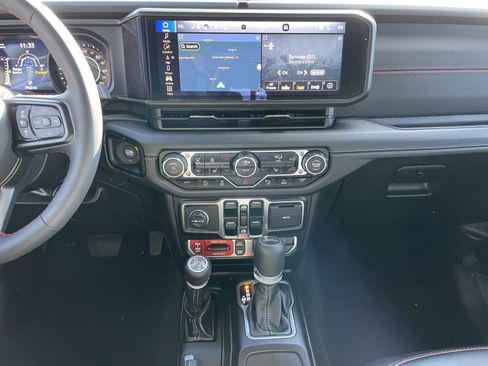 Used 2024 Jeep Gladiator Rubicon image 19