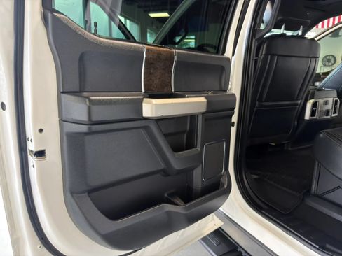 Used 2022 Ford F250 Lariat w/ Lariat Ultimate Package AWD/4WD image 17