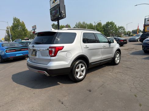Used 2017 Ford Explorer XLT w/ Equipment Group 201A AWD/4WD image 8