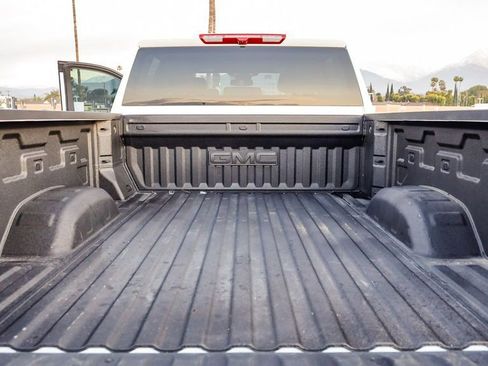 Used 2025 GMC Sierra 2500 AT4 image 29
