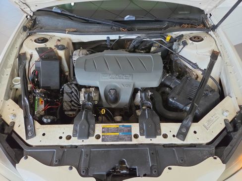 Used 2008 Pontiac Grand Prix w/ Premium Package FWD image 31