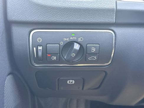 Used 2016 Volvo V60 T5 Platinum image 33