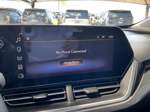Used 2025 Chevrolet Trax ACTIV FWD image 32