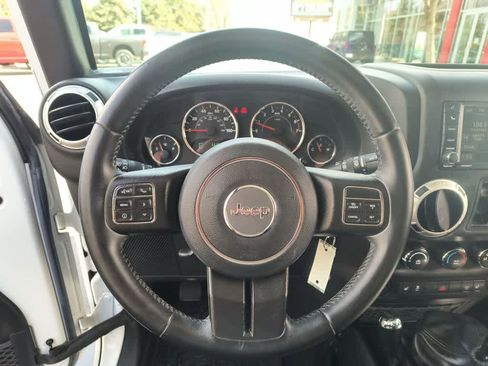 Used 2017 Jeep Wrangler Unlimited Sahara w/ Connectivity Group image 14