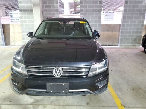 Used 2018 Volkswagen Tiguan SE w/ Panoramic Sunroof Package AWD/4WD image 11