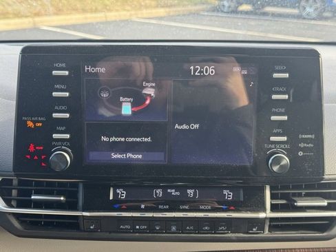 Used 2024 Toyota Sienna XLE image 22