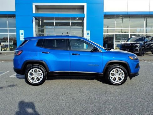 Used 2024 Jeep Compass Sport image 12