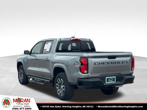 Used 2025 Chevrolet Colorado Z71 w/ Technology Package AWD/4WD image 3