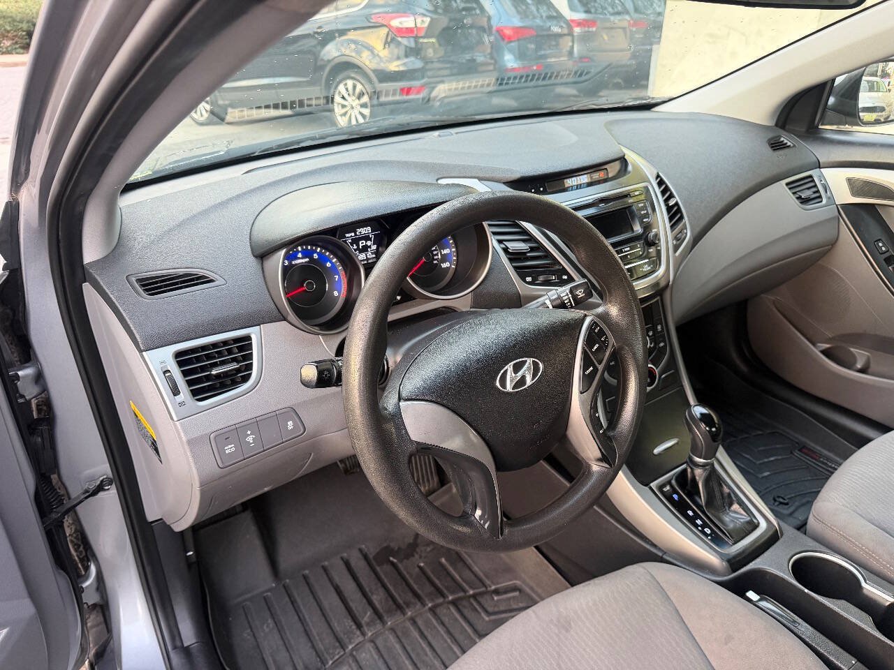 Used 2015 Hyundai Elantra SE FWD image 17