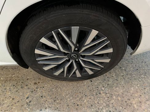 Used 2025 Nissan Altima 2.5 SV FWD image 29