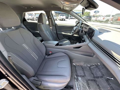 Used 2023 Hyundai Elantra SEL w/ Convenience Package FWD image 20
