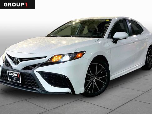 Used 2023 Toyota Camry SE AWD/4WD image 1