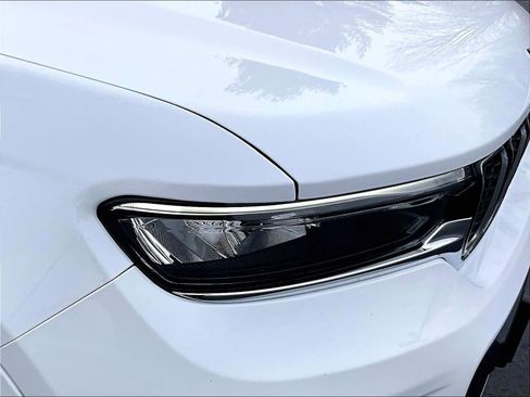 Used 2022 Jeep Grand Cherokee Overland w/ Adv Protech Group III image 32