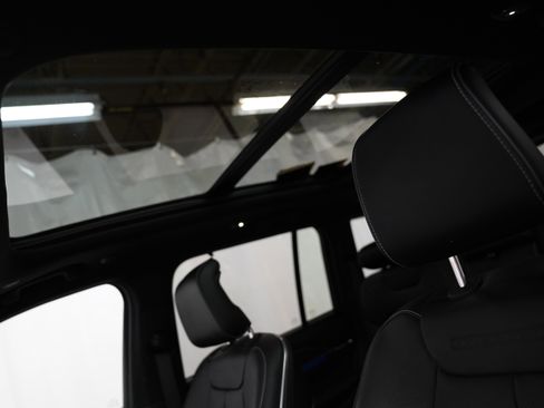 Used 2023 Jeep Grand Cherokee Overland w/ Advanced Protech Group III image 31