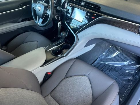 Used 2018 Toyota Camry FWD image 15