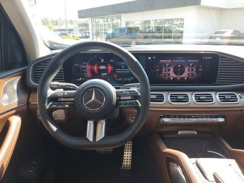 Used 2025 Mercedes-Benz GLS 450 4MATIC image 14