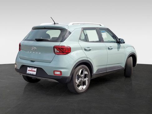 Used 2025 Hyundai Venue SEL FWD image 4