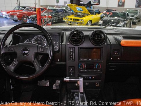 Used 2005 HUMMER H2 Base 4WD 4dr SUV w/ Preferred Equipment Group image 16