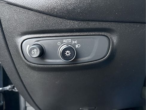 Used 2020 Chevrolet Equinox LS image 28