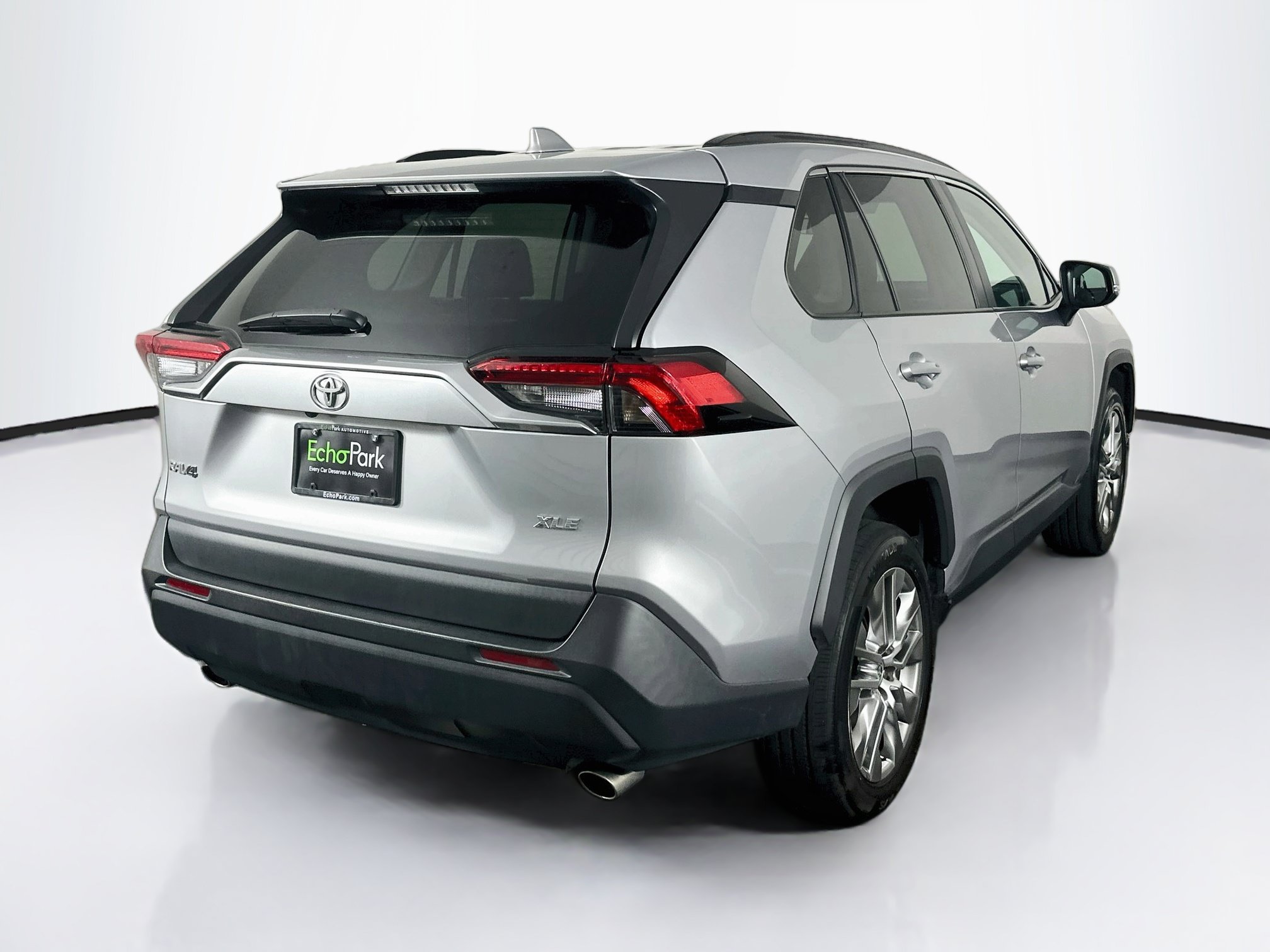 Used 2023 Toyota RAV4 XLE Premium FWD image 9