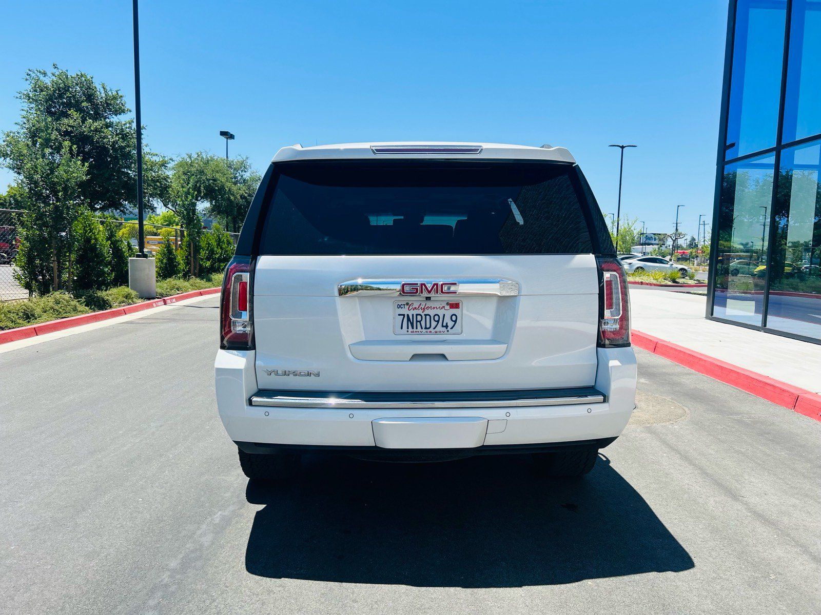 Used 2016 GMC Yukon Denali w/ Open Road Package AWD/4WD image 10