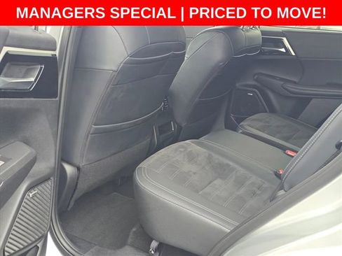 Used 2025 Mitsubishi Outlander SE FWD image 15