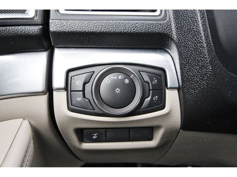 Used 2019 Ford Explorer Limited w/ Ford Safe & Smart Package FWD image 20