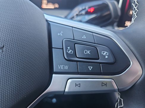 New 2025 Volkswagen Tiguan SE image 17