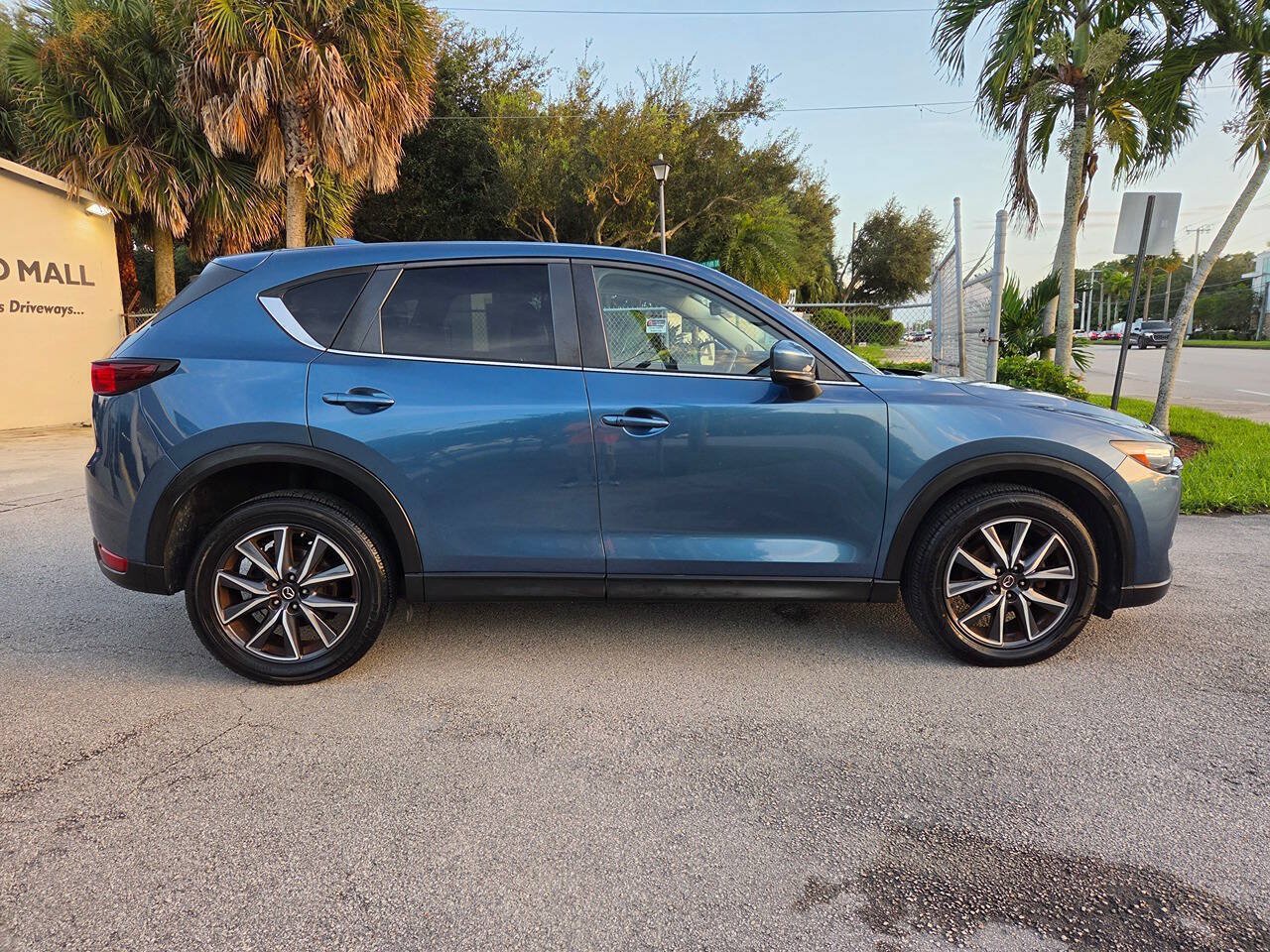 Used 2018 MAZDA CX-5 Touring AWD/4WD image 4