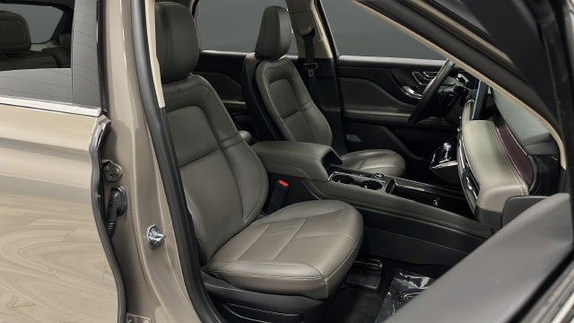 Used 2025 Lincoln Corsair Grand Touring AWD/4WD image 25