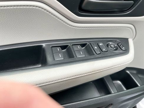 Used 2024 Honda Odyssey EX image 17