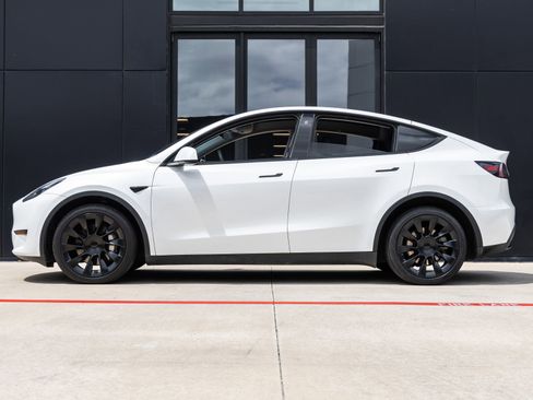 Used 2023 Tesla Model Y Long Range AWD/4WD image 9