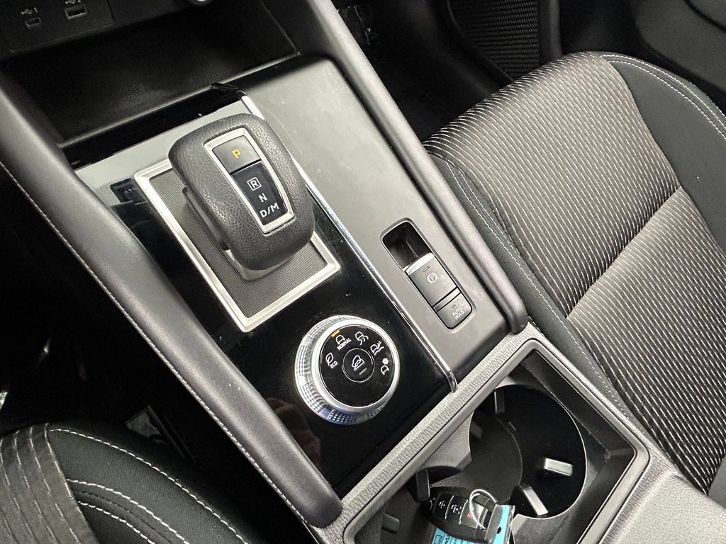 Used 2024 Mitsubishi Outlander ES FWD image 32