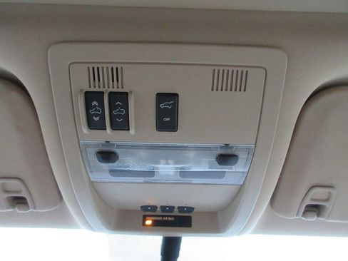 Used 2010 Cadillac Escalade Luxury AWD/4WD image 32