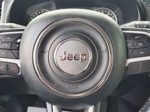 Used 2018 Jeep Renegade Latitude image 21