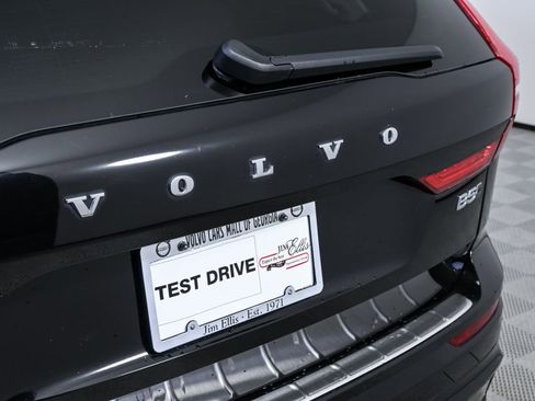 Certified 2023 Volvo XC60 B5 Plus w/ Protection Package Premier AWD/4WD image 37