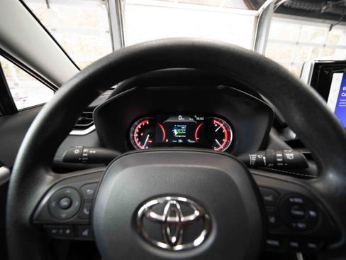 Used 2025 Toyota RAV4 XLE image 15