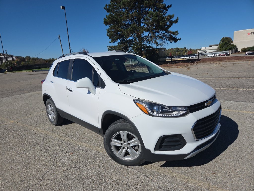 Used 2020 Chevrolet Trax LT w/ LT Convenience Package AWD/4WD image 1