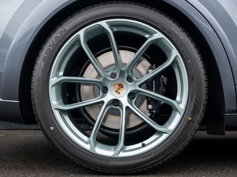 New 2026 Porsche Cayenne GTS image 14