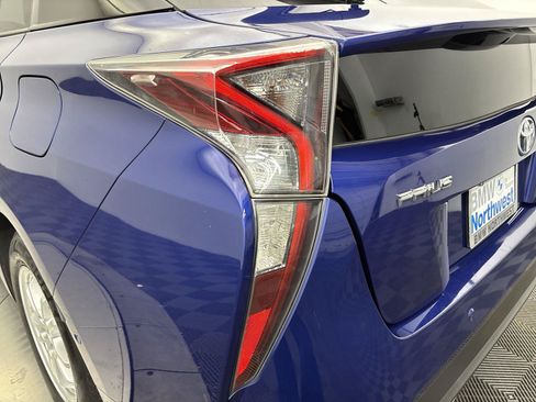 Used 2018 Toyota Prius Two w/ Prius Two Safety Plus Package FWD image 19